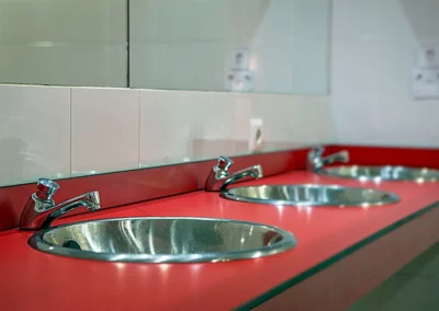 Encimeras en material fenólico para lavabos