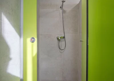 Cabinas para duchas en material fenólico
