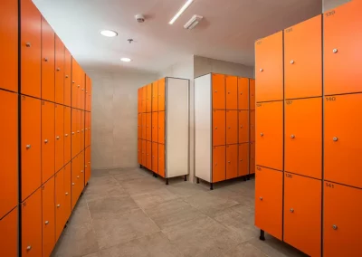 Conjuntos de taquillas fenólicas adaptados a cada vestuario