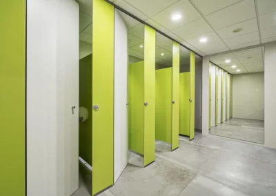 Cabinas fenólicas para lavabos y baños en oficinas
