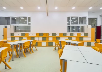 Muebles y almacenaje fenólico en colegios