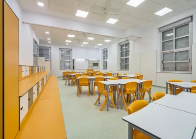 Almacenaje y muebles fenólicos en escuelas y colegios