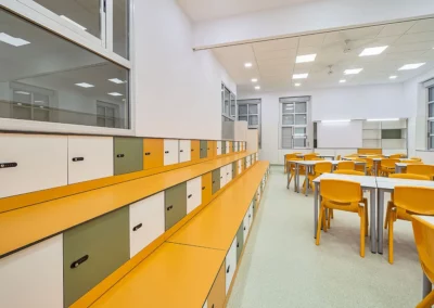 Almacenaje y muebles fenólicos en escuelas