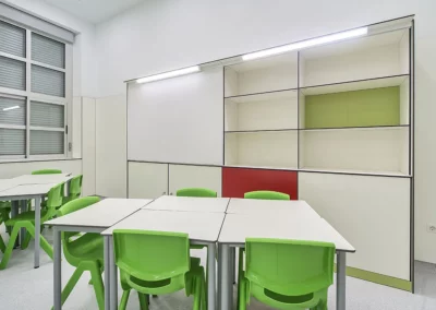 Mesas y almacenaje en material fenólico para colegios y escuelas