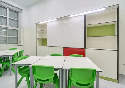 Mesas y almacenaje en material fenólico para colegios 2
