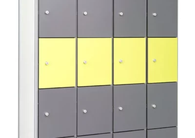 Consignas con cerraduras con llave con las puertas en acabado en gris y amarillo 2