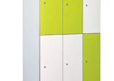 Taquilllas fenólicas con puertas con diferentes acabados