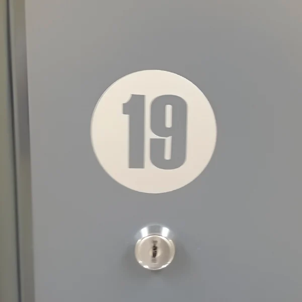 Tarjetero numérico adhesivo para taquillas