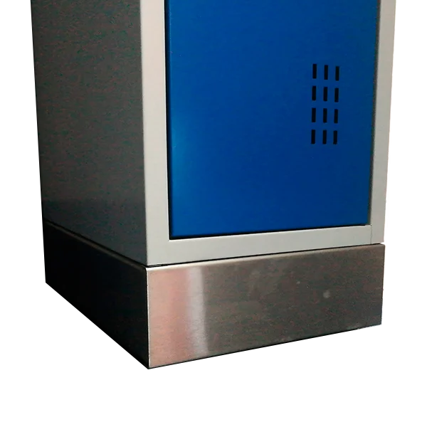 Zócalos de acero inoxidable angulados para taquillas