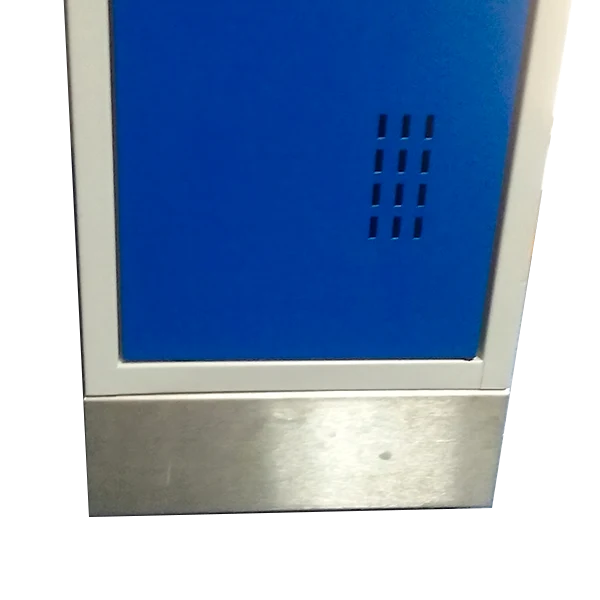 Zócalos de acero inoxidable para taquillas